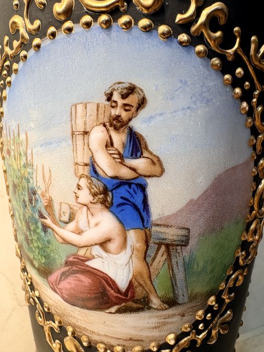 Par de grandes magníficas jarras-vidro opalino c. pinturas miniaturas