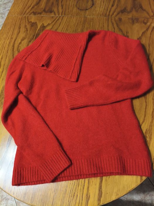 Czerwony golf z angory