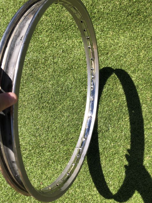 aro 21x1.40 com pneu