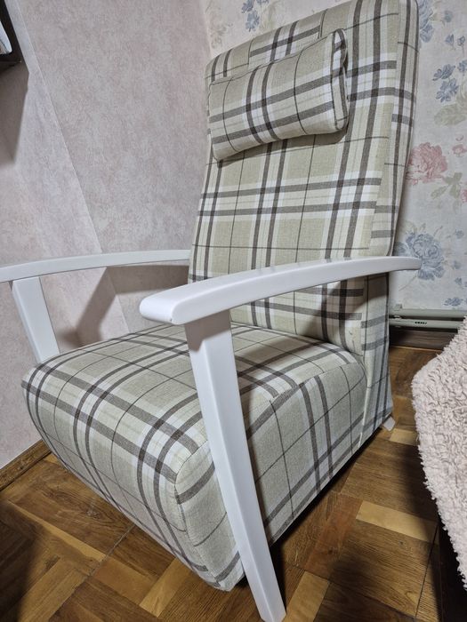 Нове! Крісло на дерев'яному каркасі не розкладне