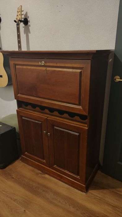 Klasyczny barek sekretarzyk, półka na wino