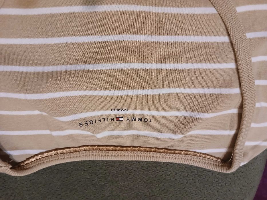 Bluzka Tommy Hilfiger. 100% bawełna.