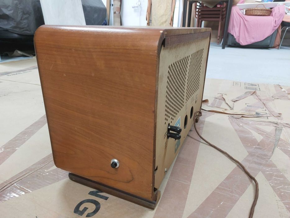 Radio Suíço antigo "Jura"