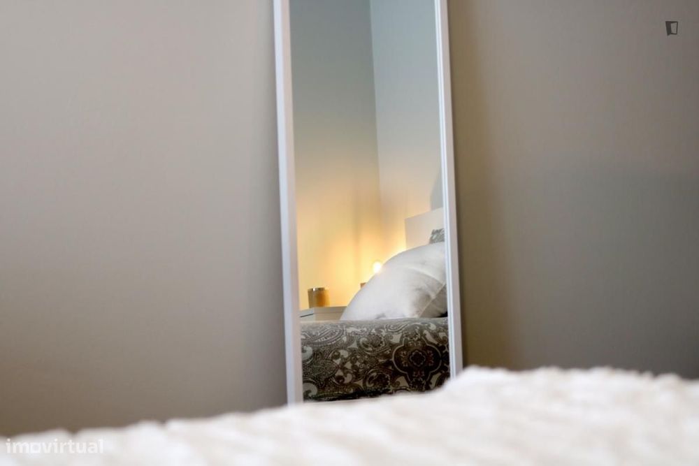 Quarto - localizado em Lumiar Lisbon