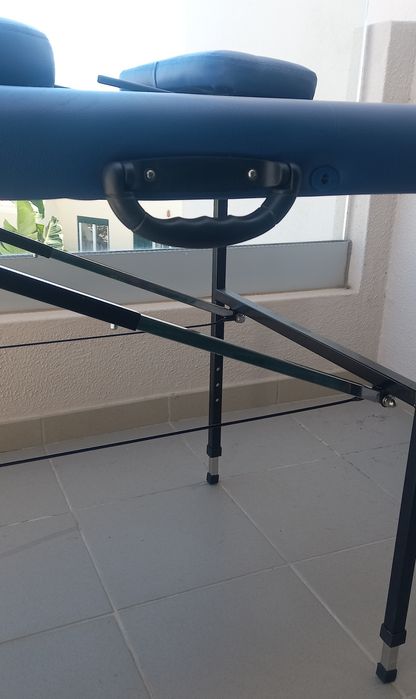 Mesa de fisioterapia/esteticista em couro e aluminio,desdobrável,