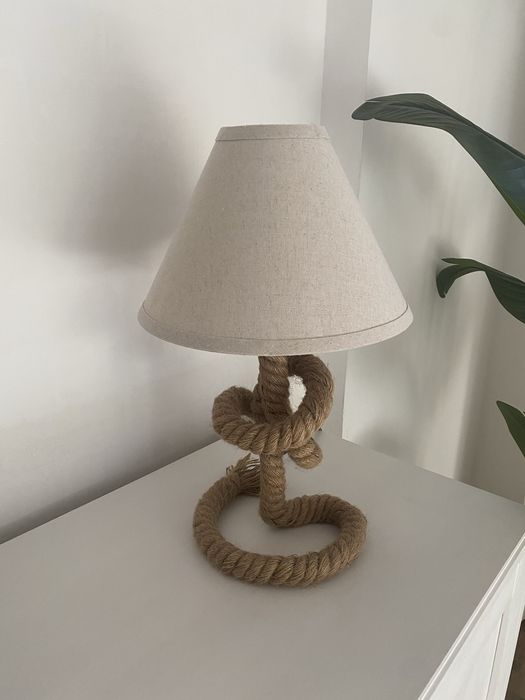 Candeeiro de mesa LED em linho