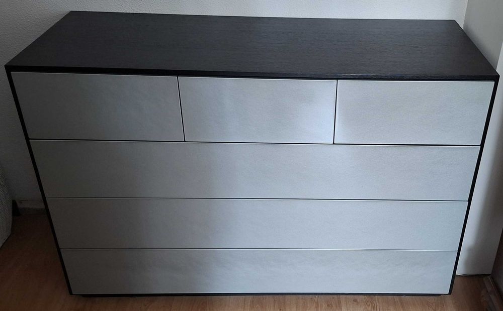 Cama de casal com cabeceira almofadada