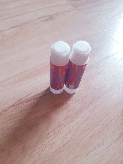 Nowy klej w sztywcie marki Kayet , 2 sztuk