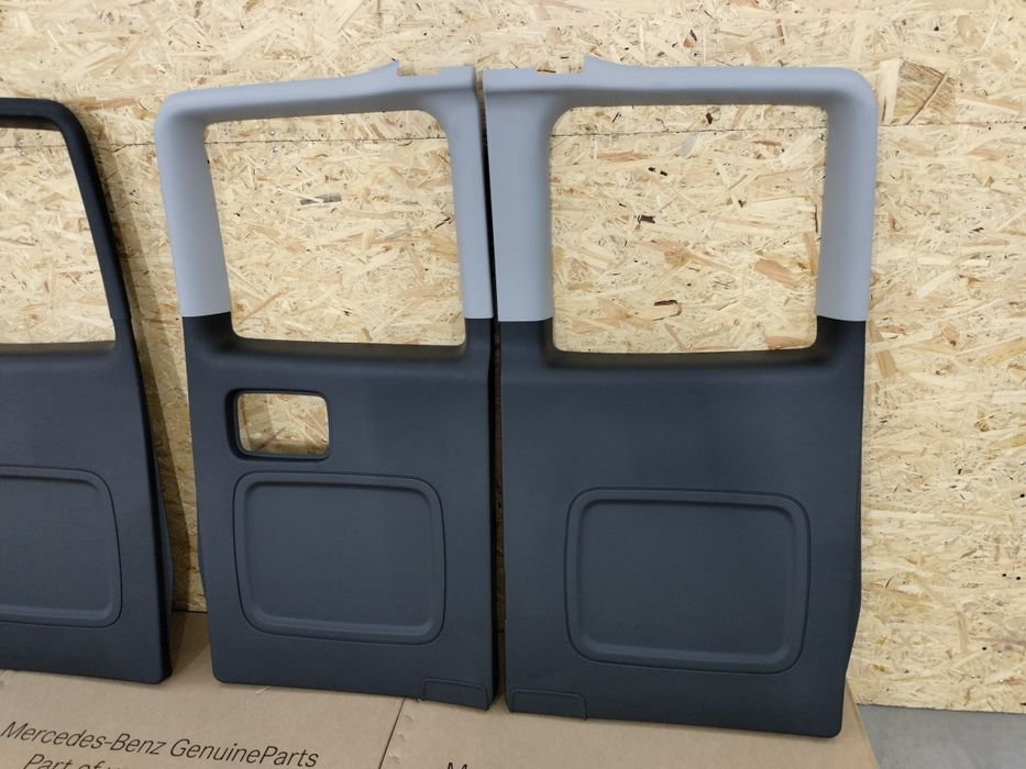 Обшивка задніх дверей Віто 639 447 Пластик на двері Vito W639 447