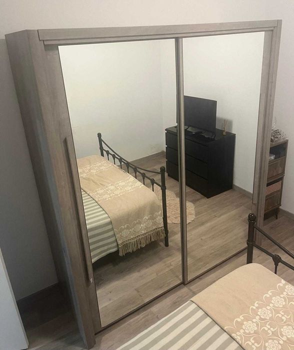 Roupeiro c/Espelhos 230 euros