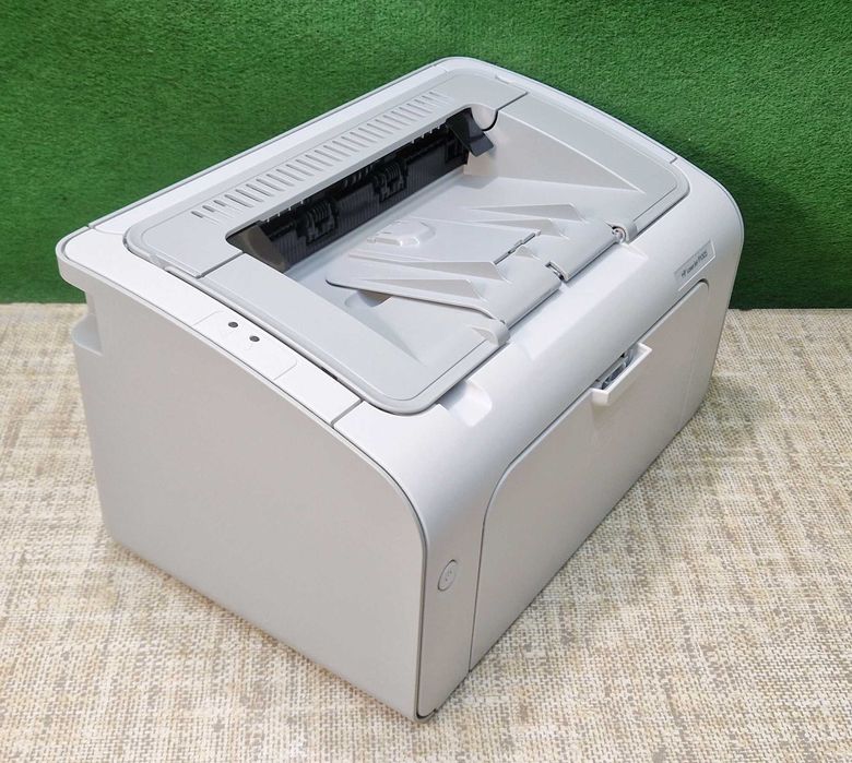 Drukarka laserowa HP P1005 - nowy toner, nowe kable, tylko 1 338 str