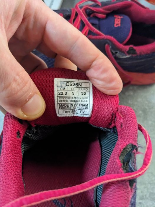 Кросівки для дівчинки Asics Gore-tex 35р
