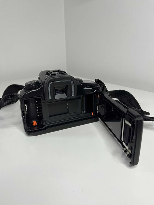 Canon EOS 33 / Elan 7 35mm Film Camera / Made in Japan / Boxed