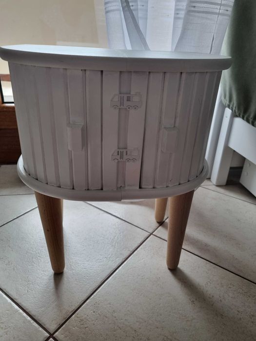 Szafka nocna z chlebakow, ryflowana biala, drewno