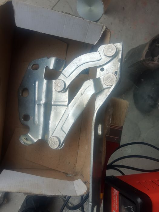 Нова  петля для капота