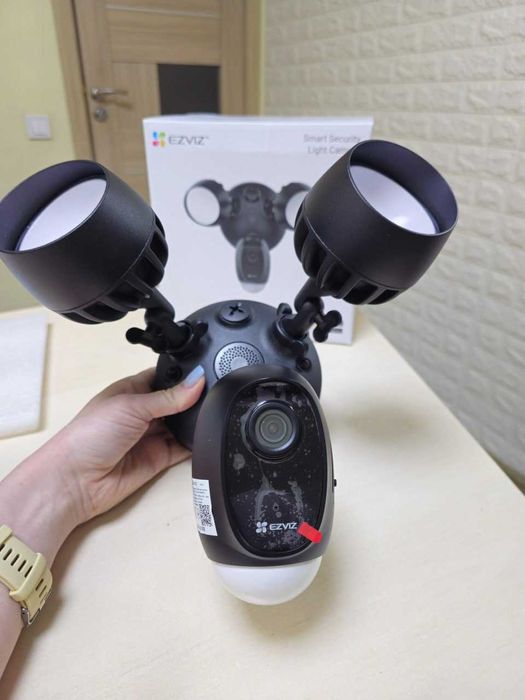 Відеокамера EZVIZ LC1C IP 2МП (2.8мм) Wi-Fi black