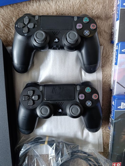 Bundle PS4 Slim + 2 comandos + 9 jogos + caixa e cabos originais