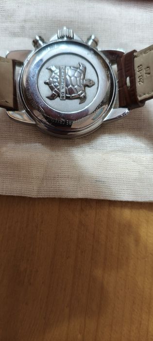 Наручний чоловічій годинник.