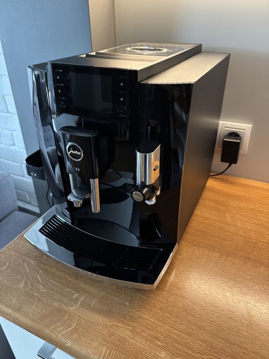 Ekspres do kawy - Jura E8 EC - Piano black - stan Igła