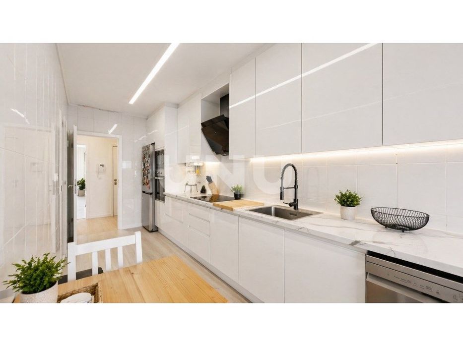 Apartamento T3, com 2 lugares de estacionamento, no Condomínio Hort... — Alenquer (Santo Estêvão E Triana), Lisboa