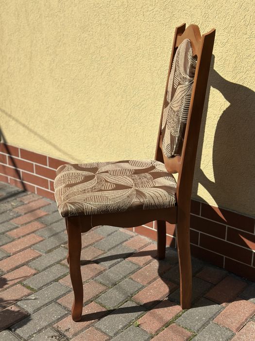 Деревʼяні стільці