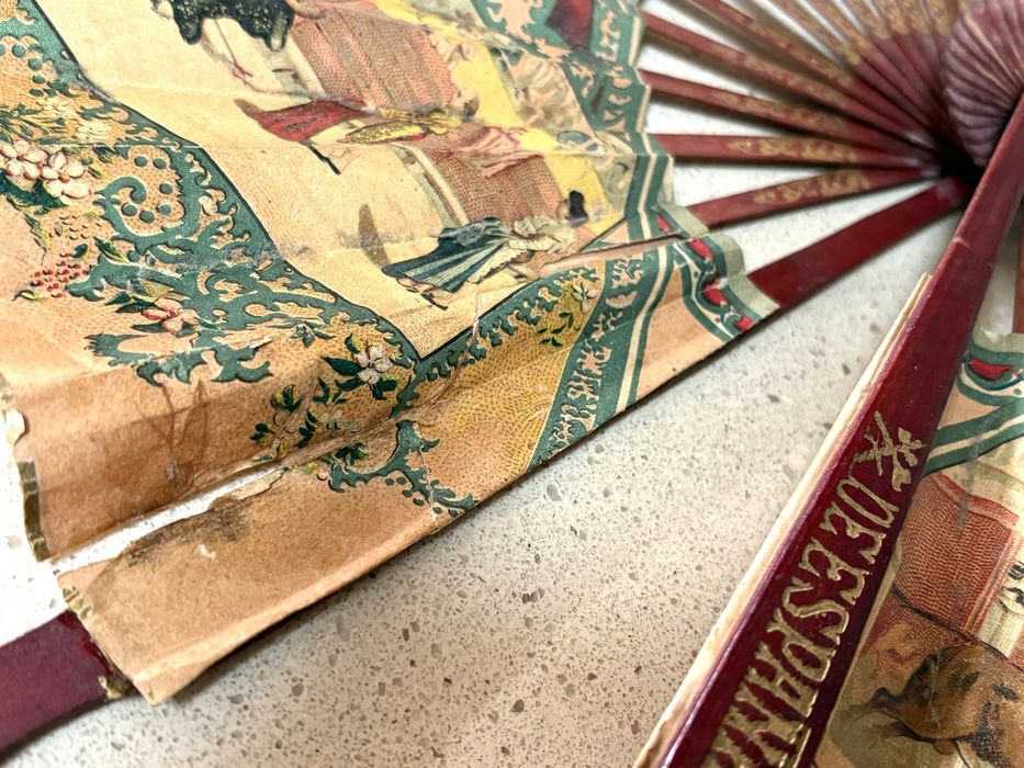 Antigo leque circular espanhol com cenas de touradas Sec XIX / XX