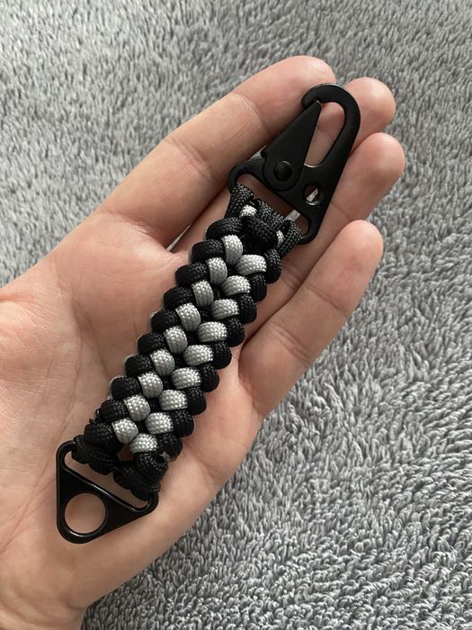 Brelok do kluczy z paracordu