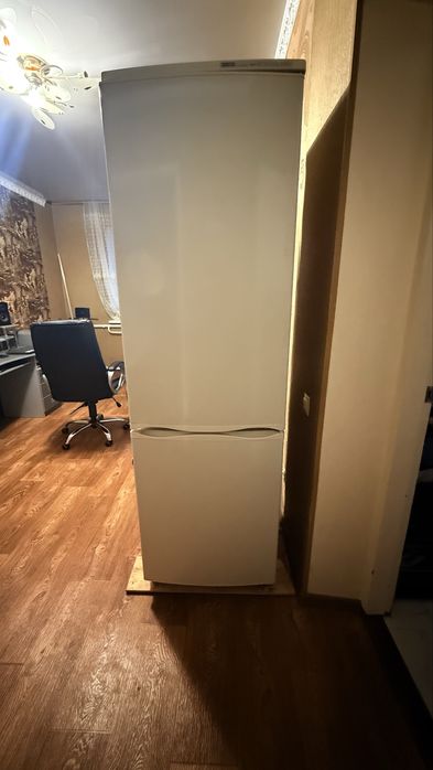 Продам холодильник Атлант