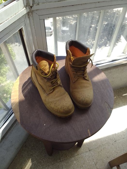 Botas homem 45 em razoável estado