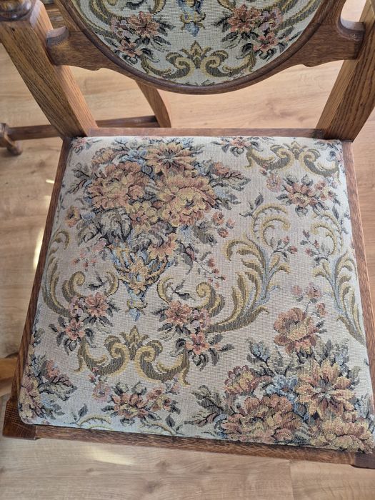 Stół i 6 eleganckich krzeseł