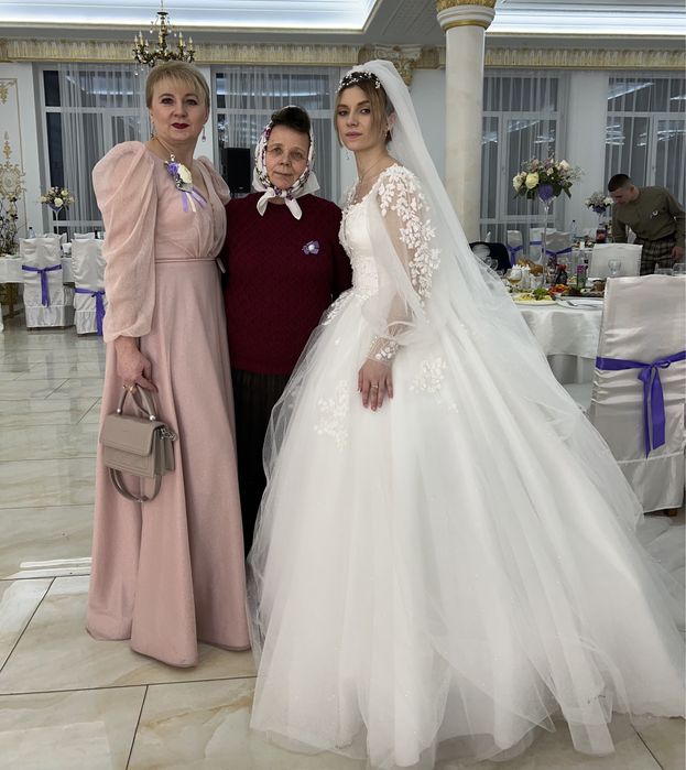 Весільна сукня