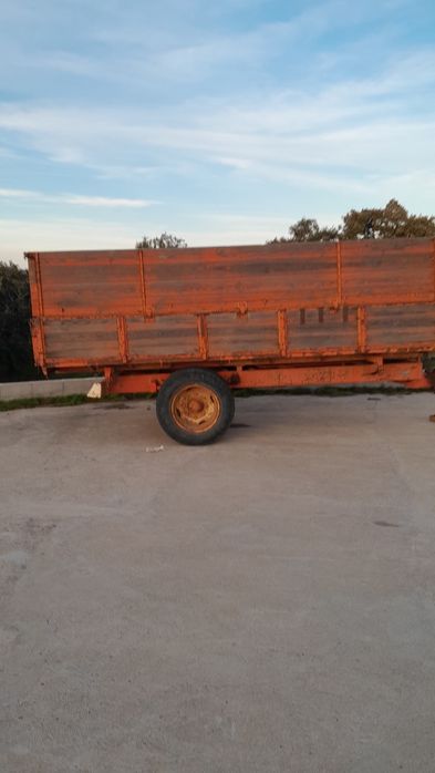 Reboque galucho e charrua de discos