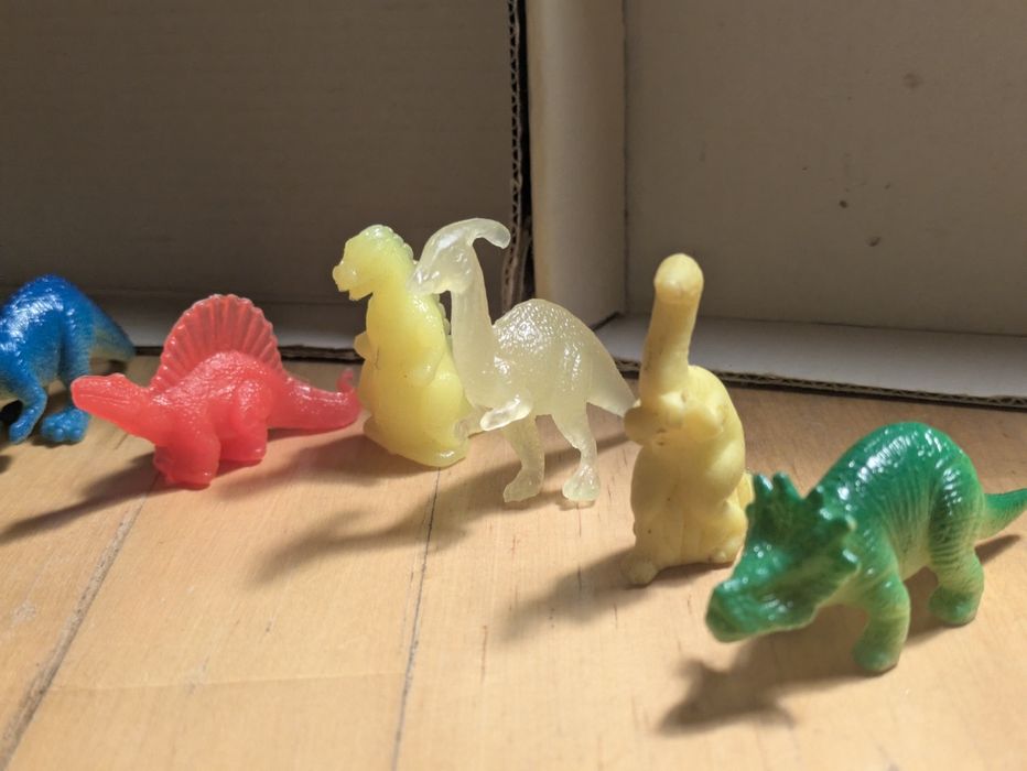 Monochromatic Dinosaurs