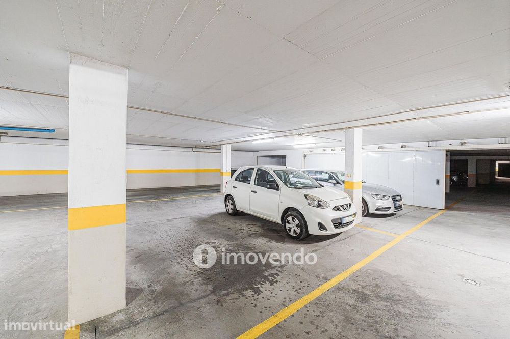 Apartamento T3 com estacionamento, no Condomínio Jardim da Lomba