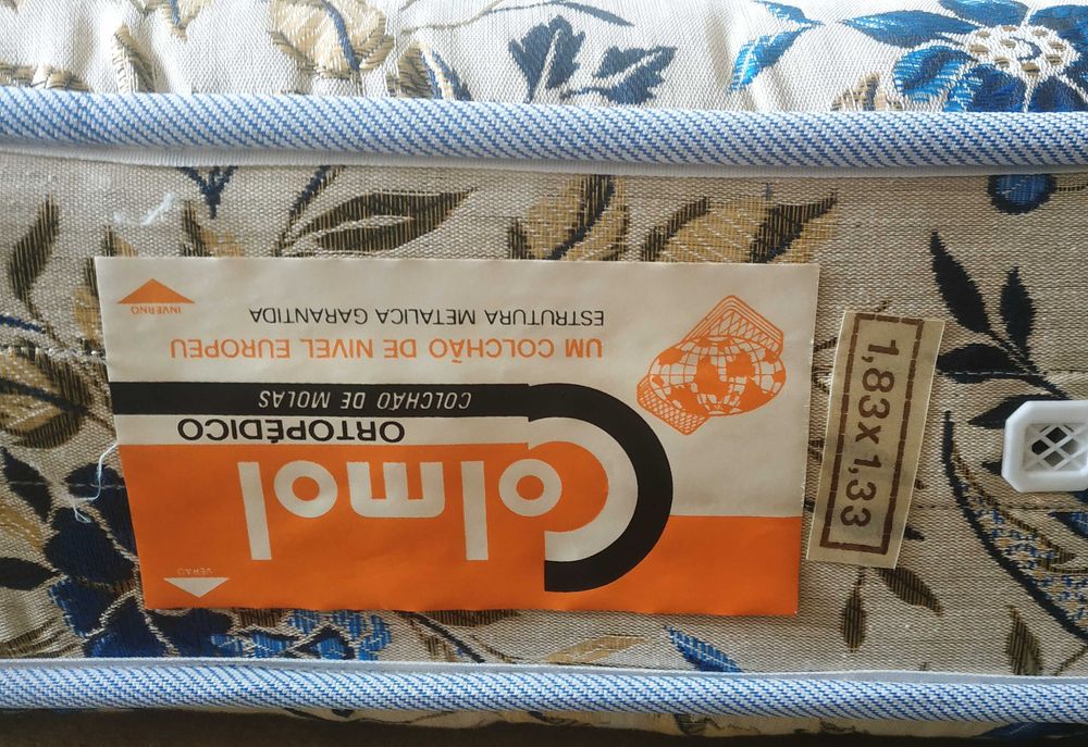 Cama em ferro com colchão novo. Comprimento 1,83 largura 1,33