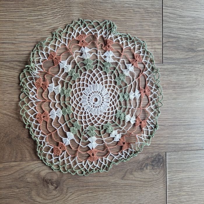 Serwetka szydełkowa , średnica 24 cm, serwetka do świenconki