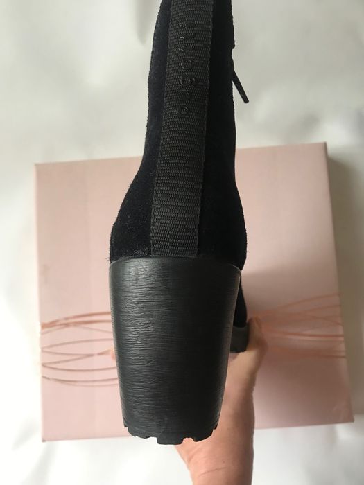 Замшеві жіночі ботільони Bugatti, 40р