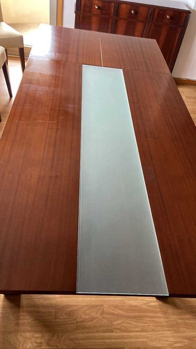 Mesa madeira em bom estado + 4 cadeiras