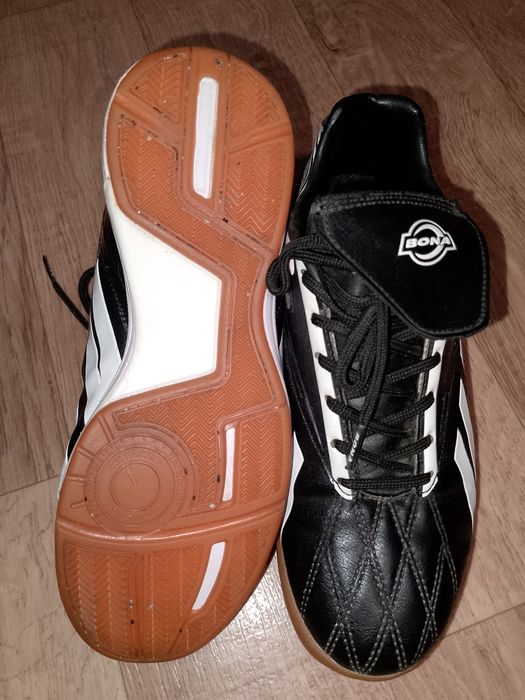 Шкіряні кросівки