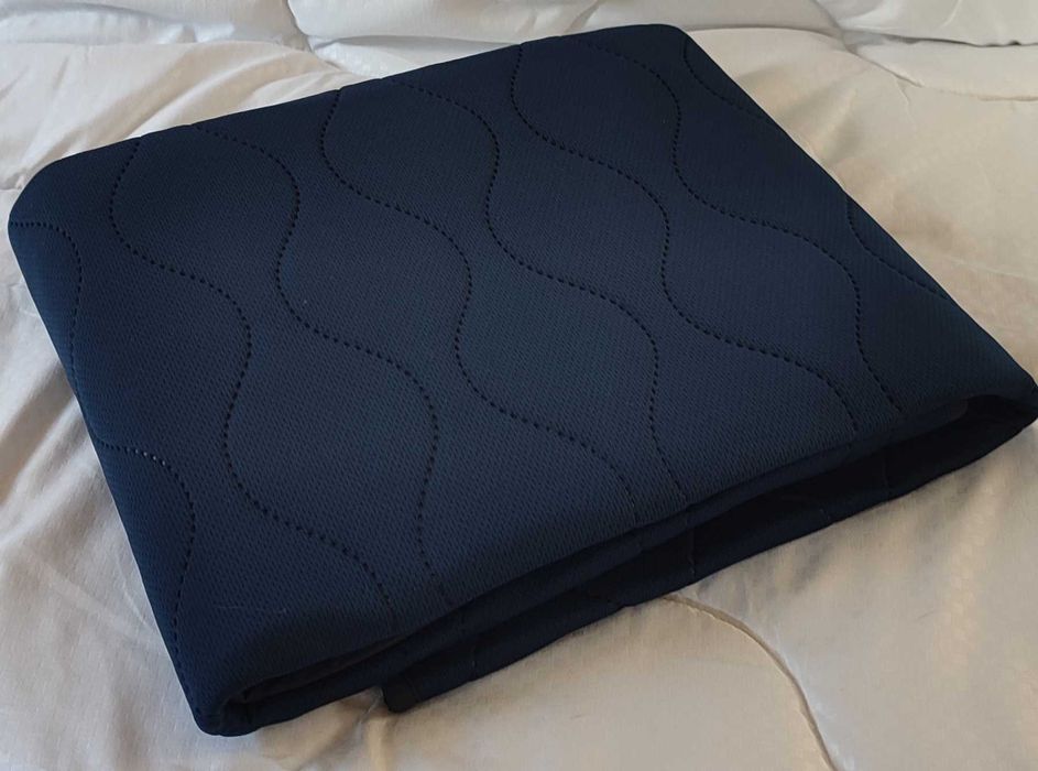 Водонепроницаемая простыня для людей, страдающих недержанием мочи.