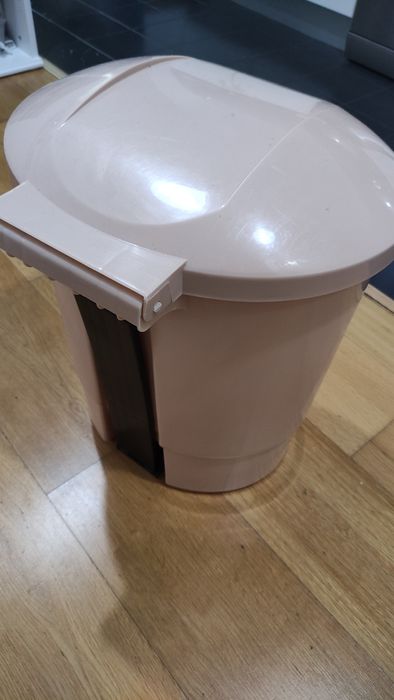 Caixote do lixo beije para 50l pelo menos