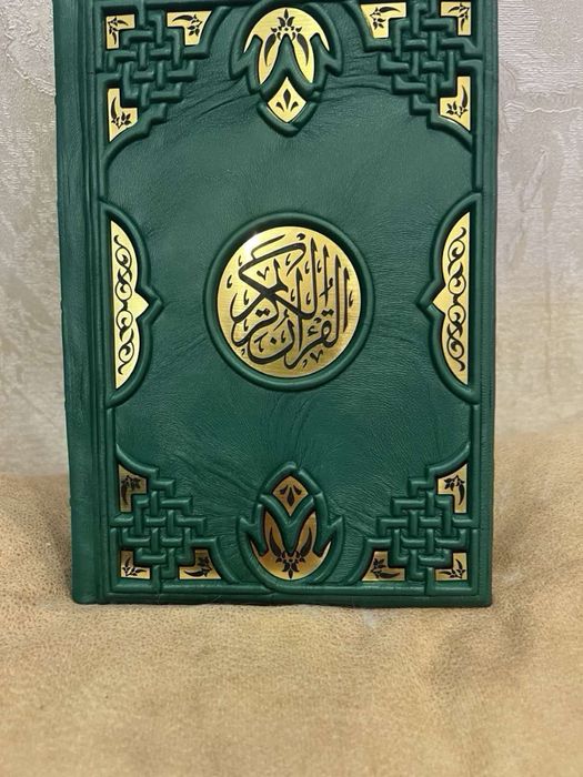 Шкіряні книги та щоденники ручної роботи