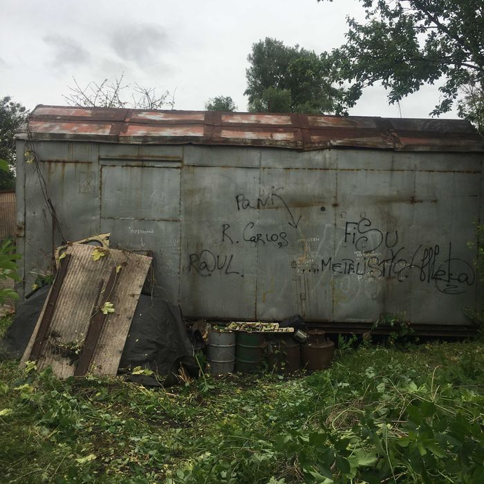 гараж металический- домик на дачю