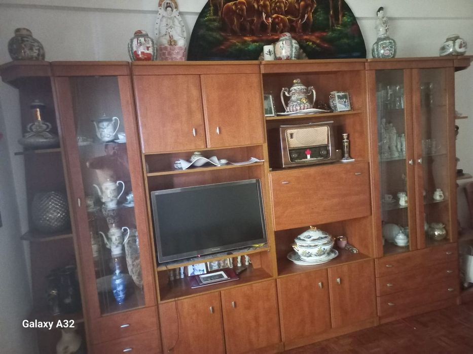 Móvel em excelente estado de conservação.