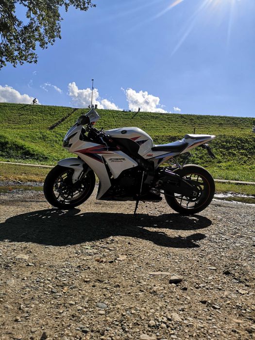 Honda CBR 1000 RR 2012. 100% bezwypadkowy. Nowe opony.