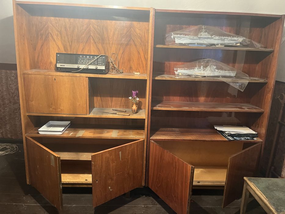 Biblioteczki/witryny z lat 60-tych