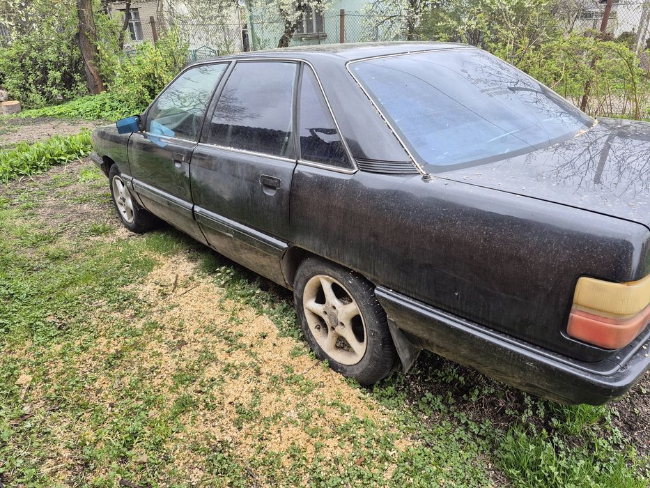 Продам заводиться але щось стукає в моторі.