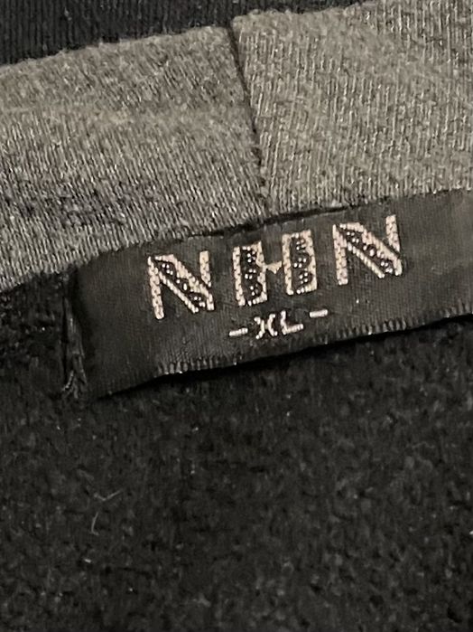 Bluza na zamek z kapturem i dwiema kieszeniami