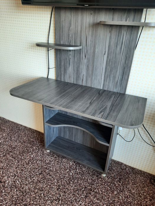 Стіл комп'ютерний