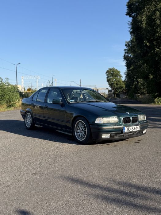 BMW E36 323i 170km Sedan